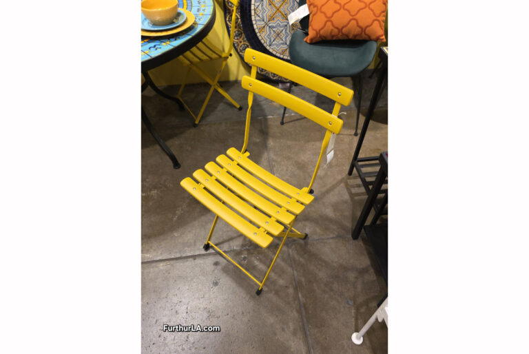 Outdoor folding patio bistro chair